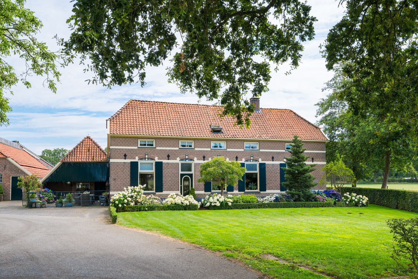 View photo 2 of Ruurloseweg 70