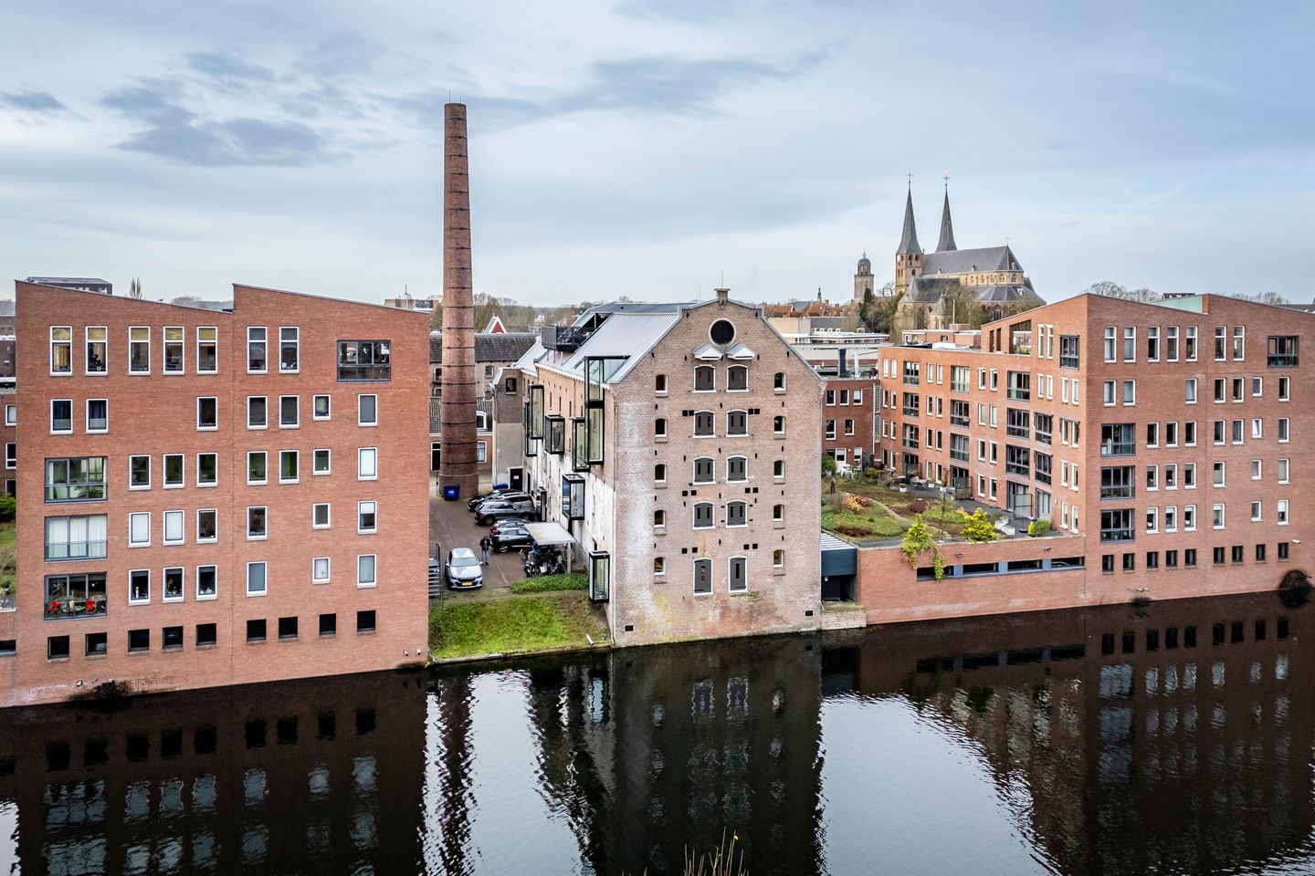 Bekijk foto 1 van Bergpoortstraat 63