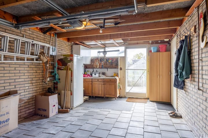 Tussenwoning te koop: Meester J.S. van Weerdenstraat 17, Leens