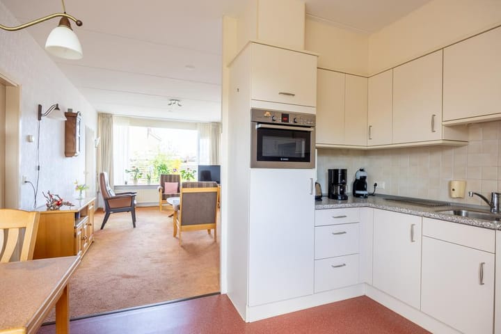 Tussenwoning te koop: Meester J.S. van Weerdenstraat 17, Leens