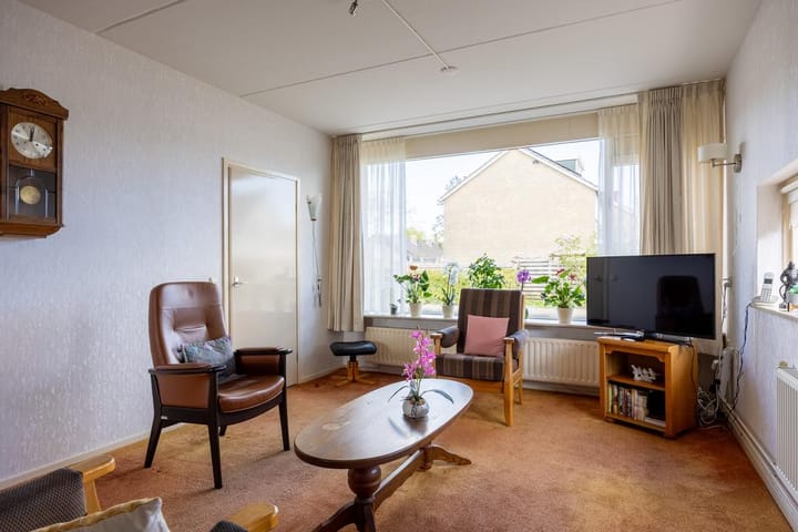 Tussenwoning te koop: Meester J.S. van Weerdenstraat 17, Leens
