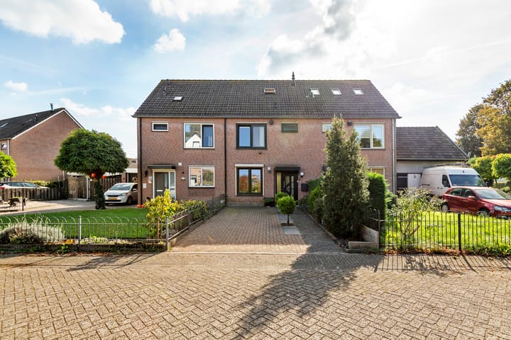 Tussenwoning te koop: Gerestein 16, Tiel
