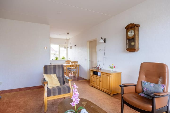Tussenwoning te koop: Meester J.S. van Weerdenstraat 17, Leens
