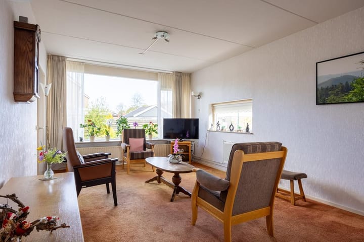 Tussenwoning te koop: Meester J.S. van Weerdenstraat 17, Leens