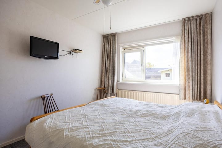 Tussenwoning te koop: Meester J.S. van Weerdenstraat 17, Leens