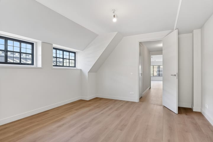 Appartement te huur: Stadhuisplein 329C, Tilburg