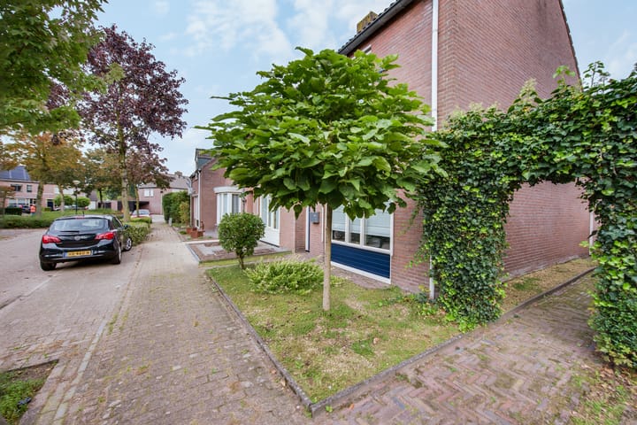 Hoekwoning te koop: Esdoorn 2, Oost West En Middelbeers