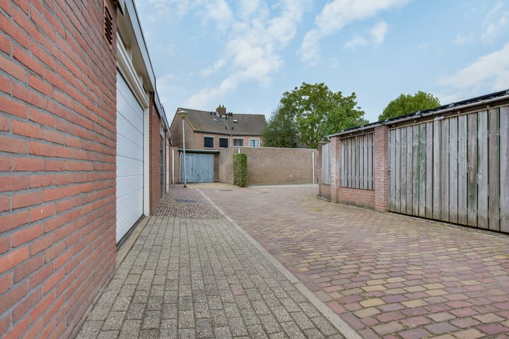 Hoekwoning te koop: Esdoorn 2, Oost West En Middelbeers