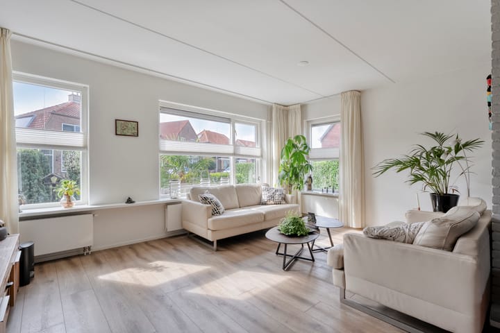 Twee-onder-één-kap te koop: Prins Bernhardstraat 25, Steenwijk