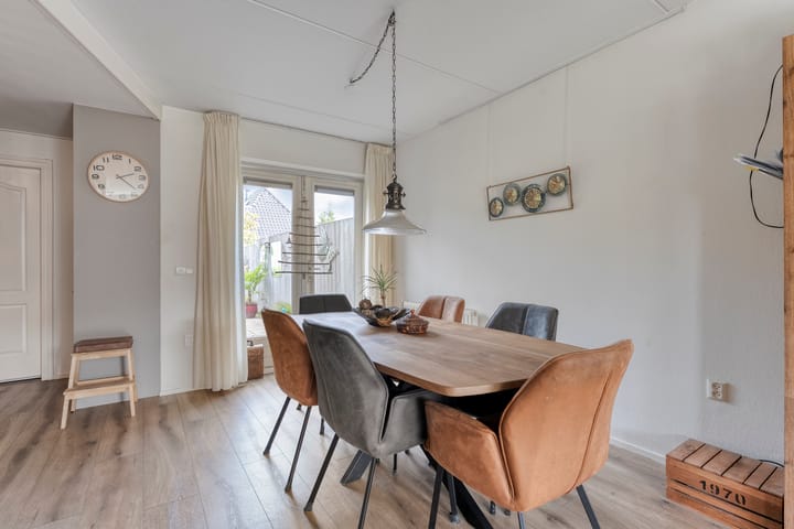 Twee-onder-één-kap te koop: Prins Bernhardstraat 25, Steenwijk