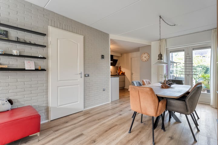 Twee-onder-één-kap te koop: Prins Bernhardstraat 25, Steenwijk