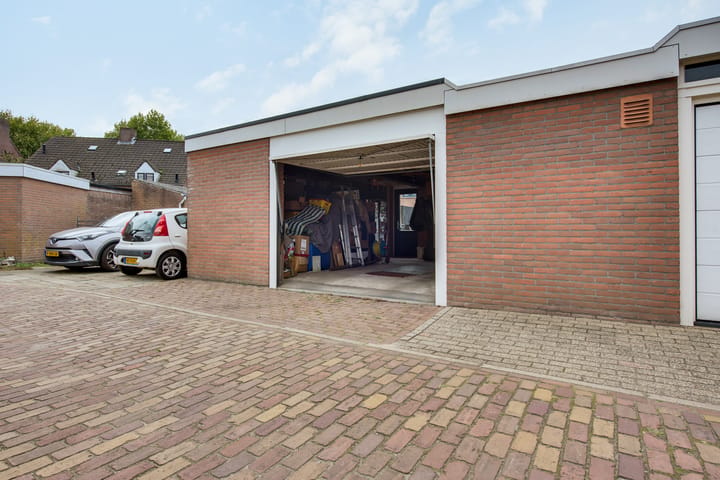 Hoekwoning te koop: Esdoorn 2, Oost West En Middelbeers
