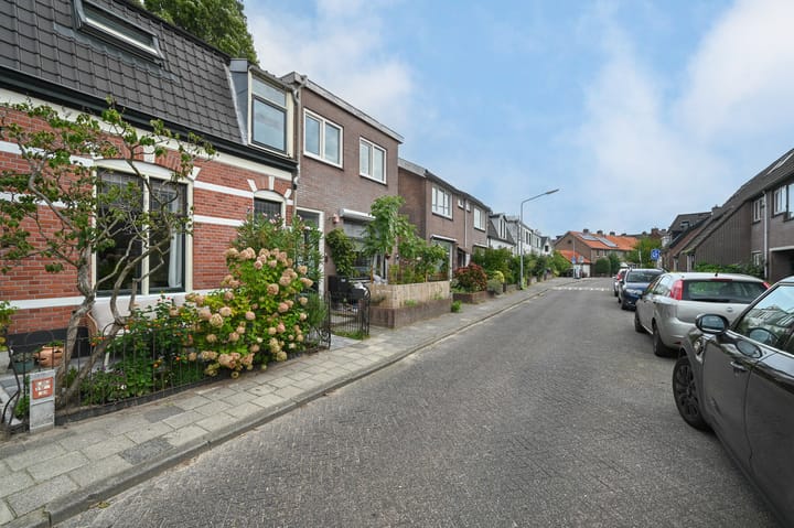 Tussenwoning te koop: Honingstraat 34, Hilversum