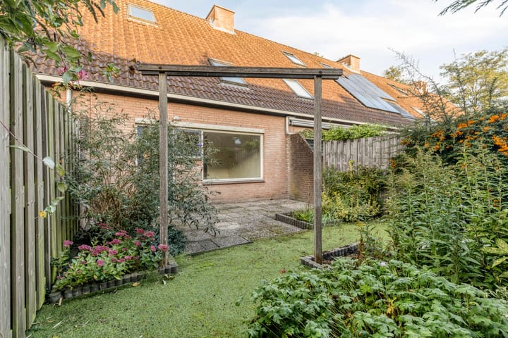 Tussenwoning te koop: Astertuin 23, Zoetermeer