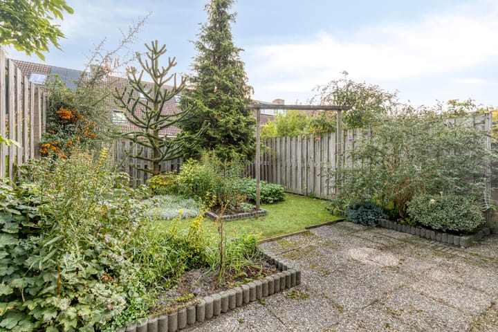 Tussenwoning te koop: Astertuin 23, Zoetermeer