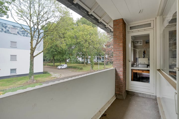 Twee-onder-één-kap te koop: Johanna van Burenlaan 22, Almelo