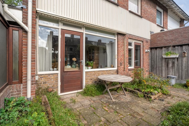 Twee-onder-één-kap te koop: Johanna van Burenlaan 22, Almelo