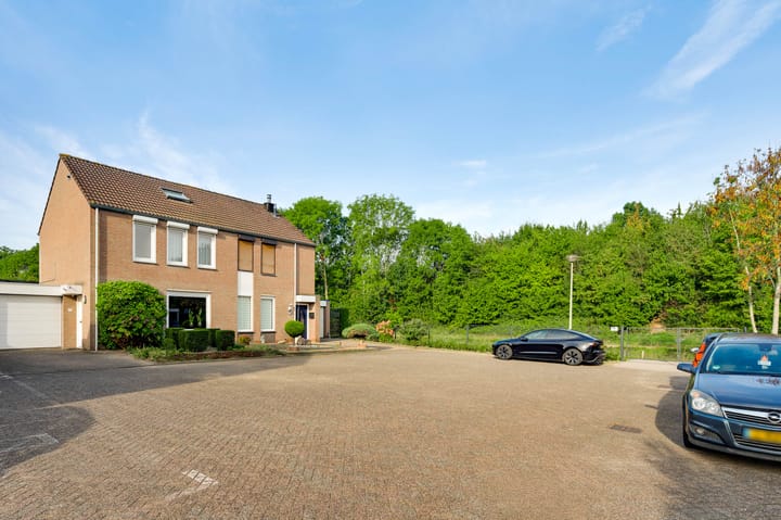 Twee-onder-één-kap te koop: De Vaart 128, Geleen