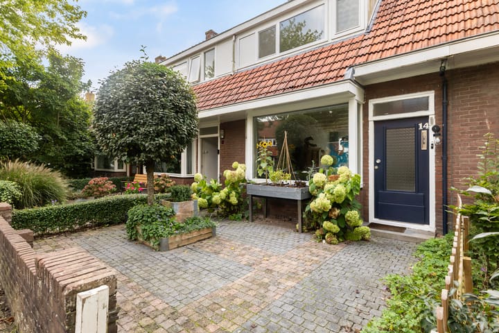 Tussenwoning te koop: Frans van Mierisstraat 14, Leeuwarden