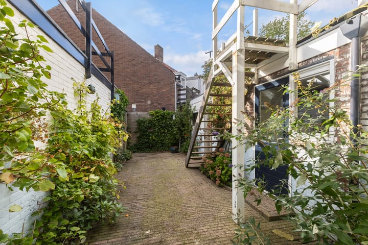 Tussenwoning te koop: Frans van Mierisstraat 14, Leeuwarden