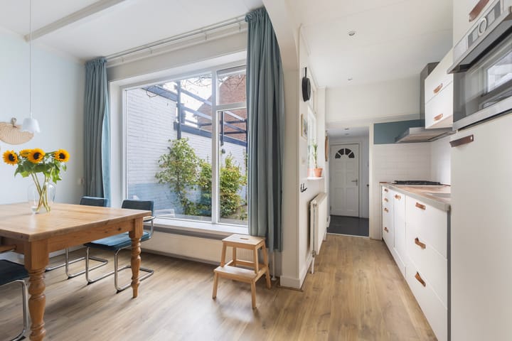 Tussenwoning te koop: Frans van Mierisstraat 14, Leeuwarden