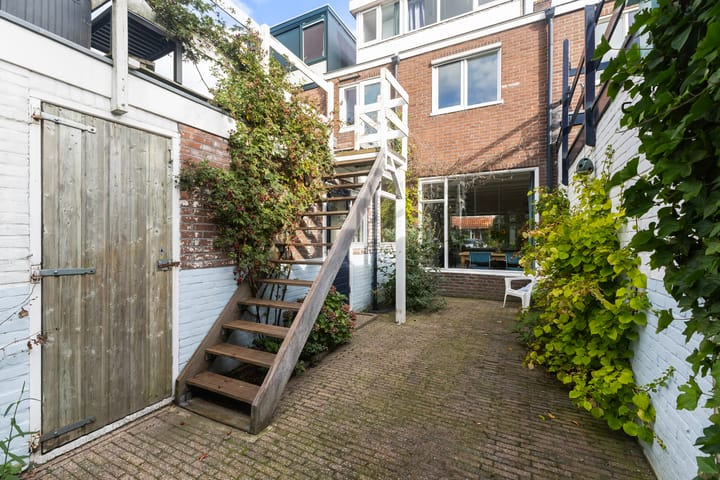 Tussenwoning te koop: Frans van Mierisstraat 14, Leeuwarden