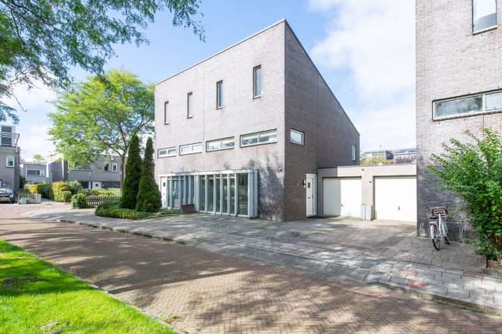 Tussenwoning te koop: Annie van Eestuin 10, Heerhugowaard