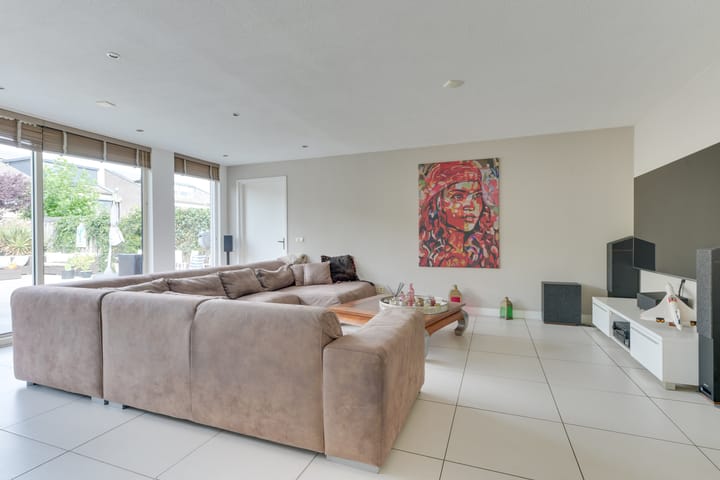 Tussenwoning te koop: Annie van Eestuin 10, Heerhugowaard