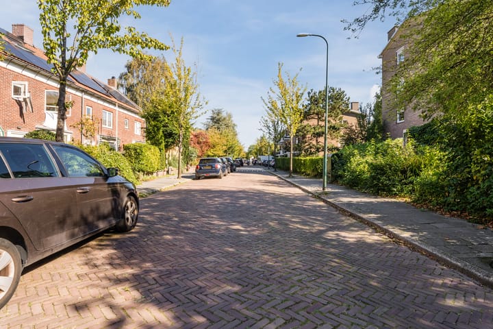 Tussenwoning te koop: Karel Doormanlaan 7, Oegstgeest