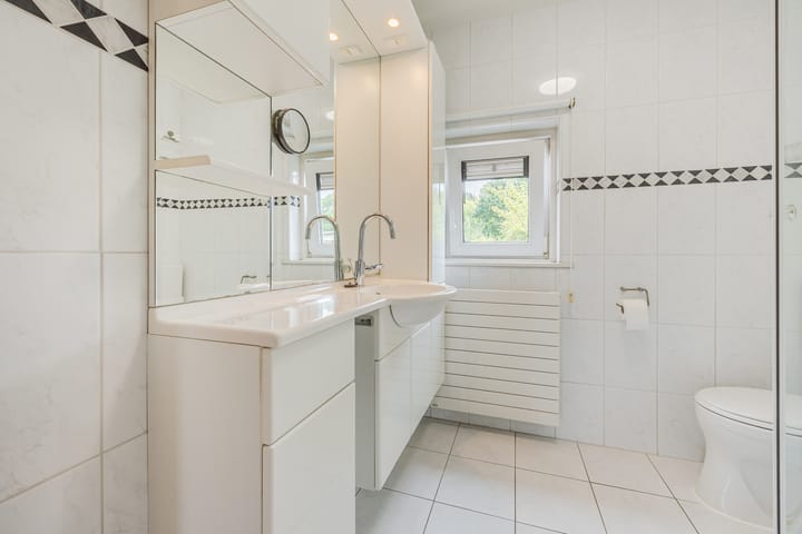 Tussenwoning te koop: Karel Doormanlaan 7, Oegstgeest