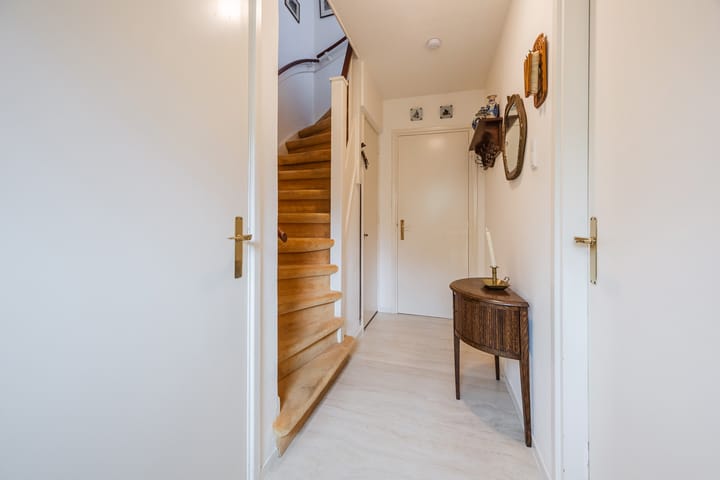Tussenwoning te koop: Karel Doormanlaan 7, Oegstgeest