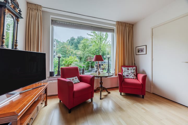 Tussenwoning te koop: Karel Doormanlaan 7, Oegstgeest
