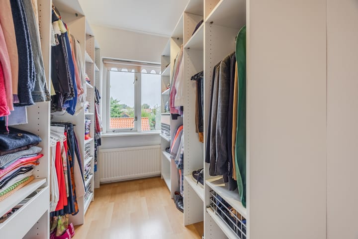 Tussenwoning te koop: Karel Doormanlaan 7, Oegstgeest