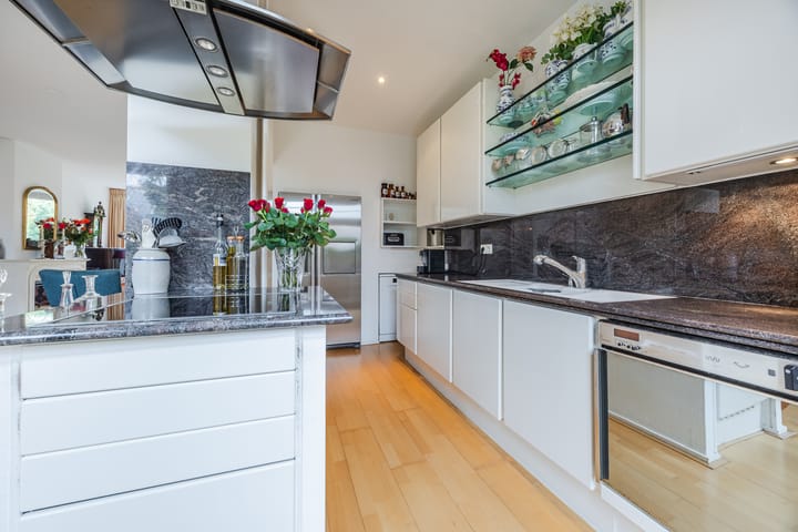 Tussenwoning te koop: Karel Doormanlaan 7, Oegstgeest