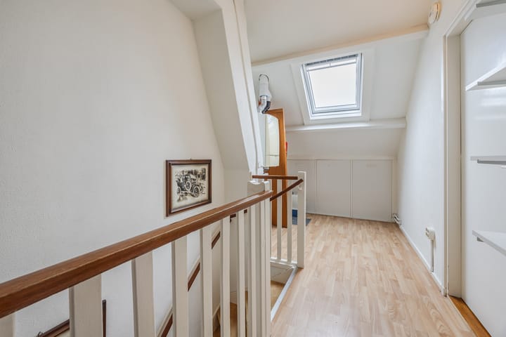 Tussenwoning te koop: Karel Doormanlaan 7, Oegstgeest