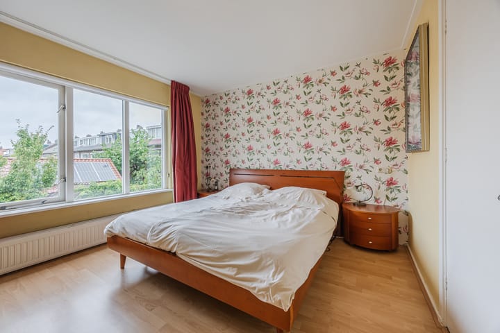 Tussenwoning te koop: Karel Doormanlaan 7, Oegstgeest