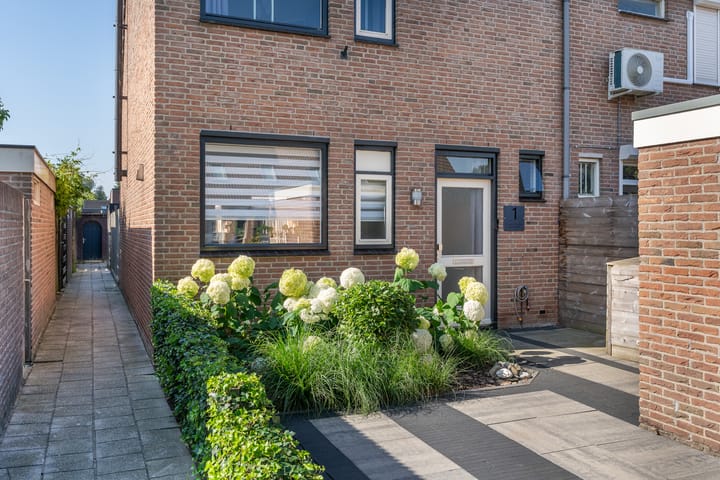Hoekwoning te koop: Hoogsdenhof 1, Zaltbommel