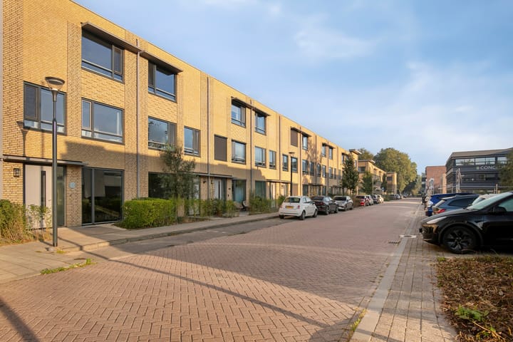 Tussenwoning te koop: Edisonbaan 18-18, Nieuwegein
