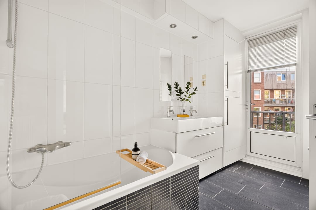 Photo 32 of Van Hilligaertstraat 290