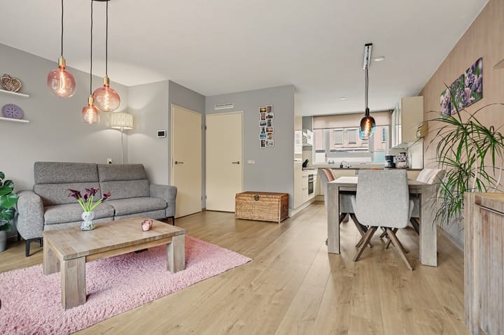 Tussenwoning te koop: Linzenakker 13, Schiedam