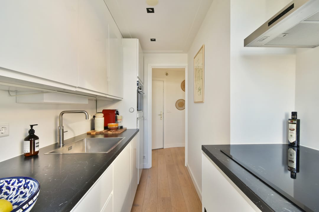 Photo 8 of Bloys van Treslongstraat 62-3