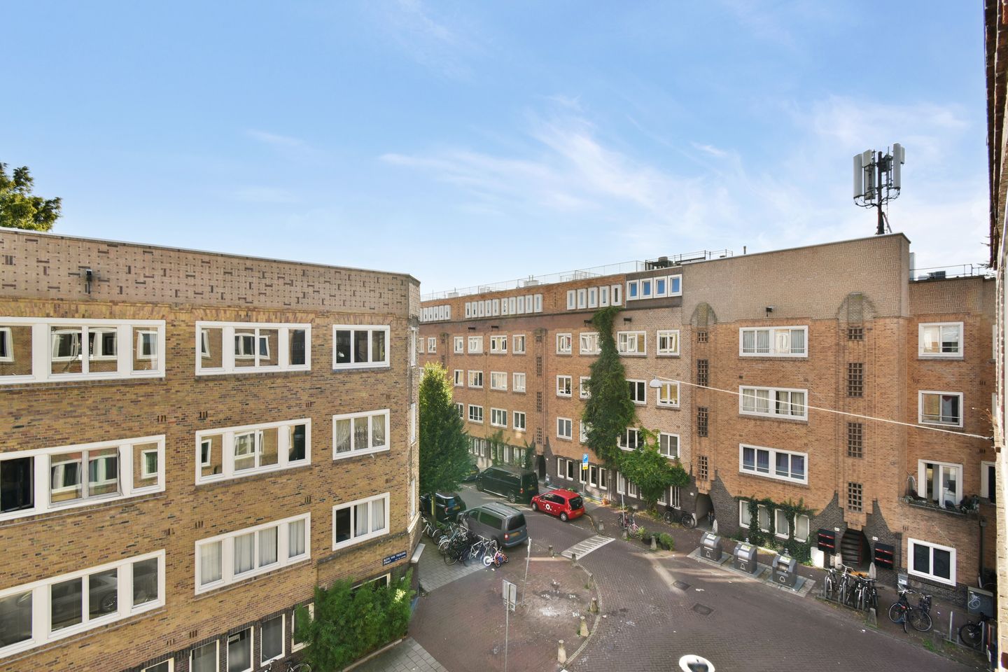 Photo 14 of Bloys van Treslongstraat 62-3