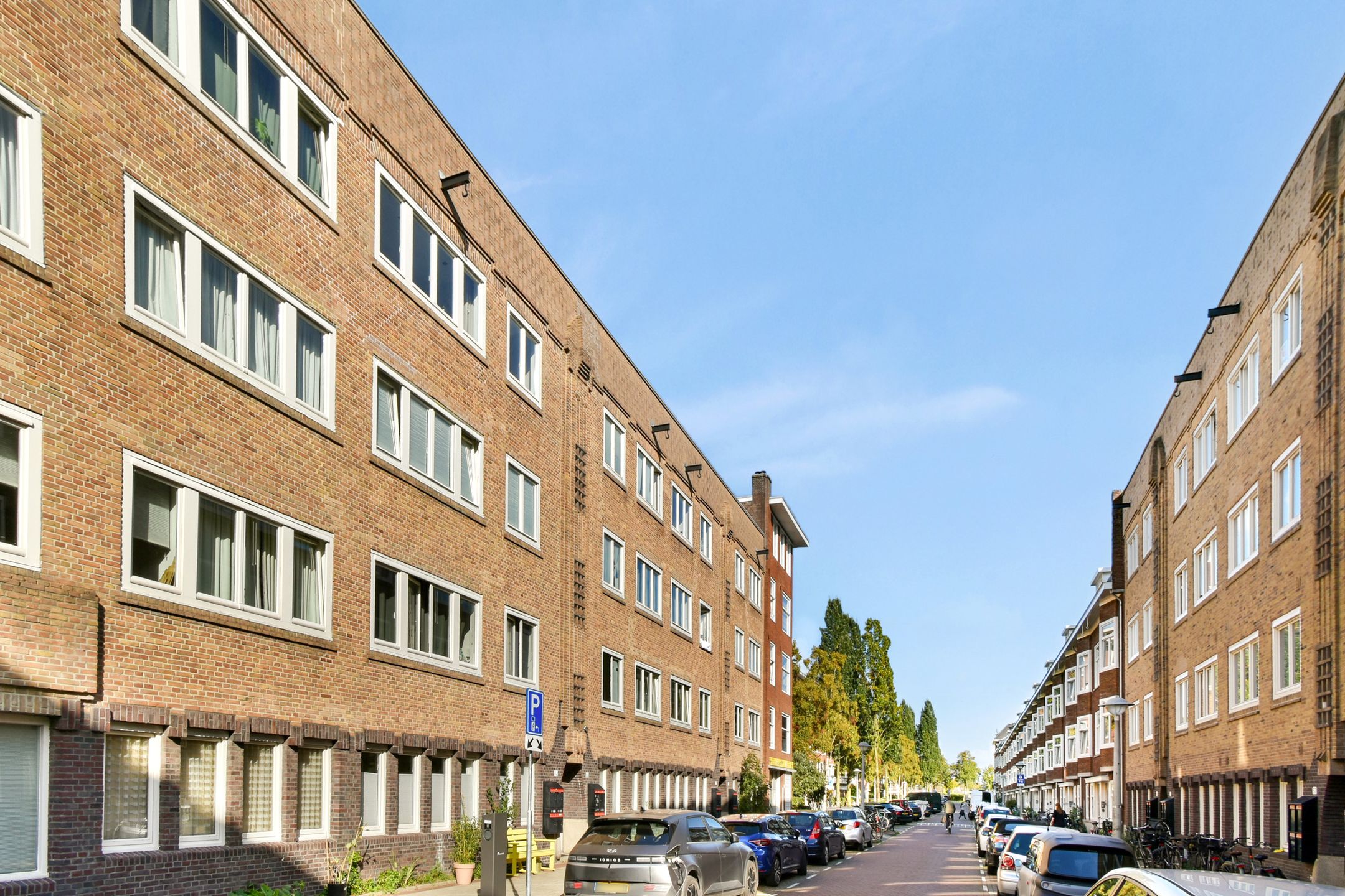 Photo 15 of Bloys van Treslongstraat 62-3