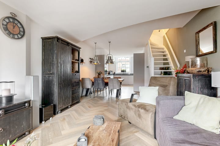 Tussenwoning te koop: Voorstraat 27, Leiden