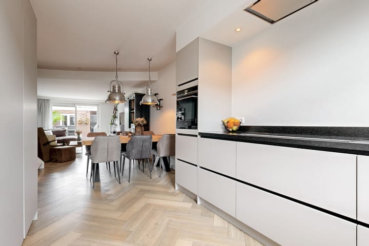 Tussenwoning te koop: Voorstraat 27, Leiden