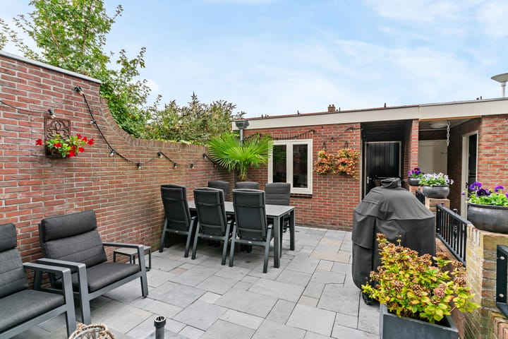 Tussenwoning te koop: Voorstraat 27, Leiden