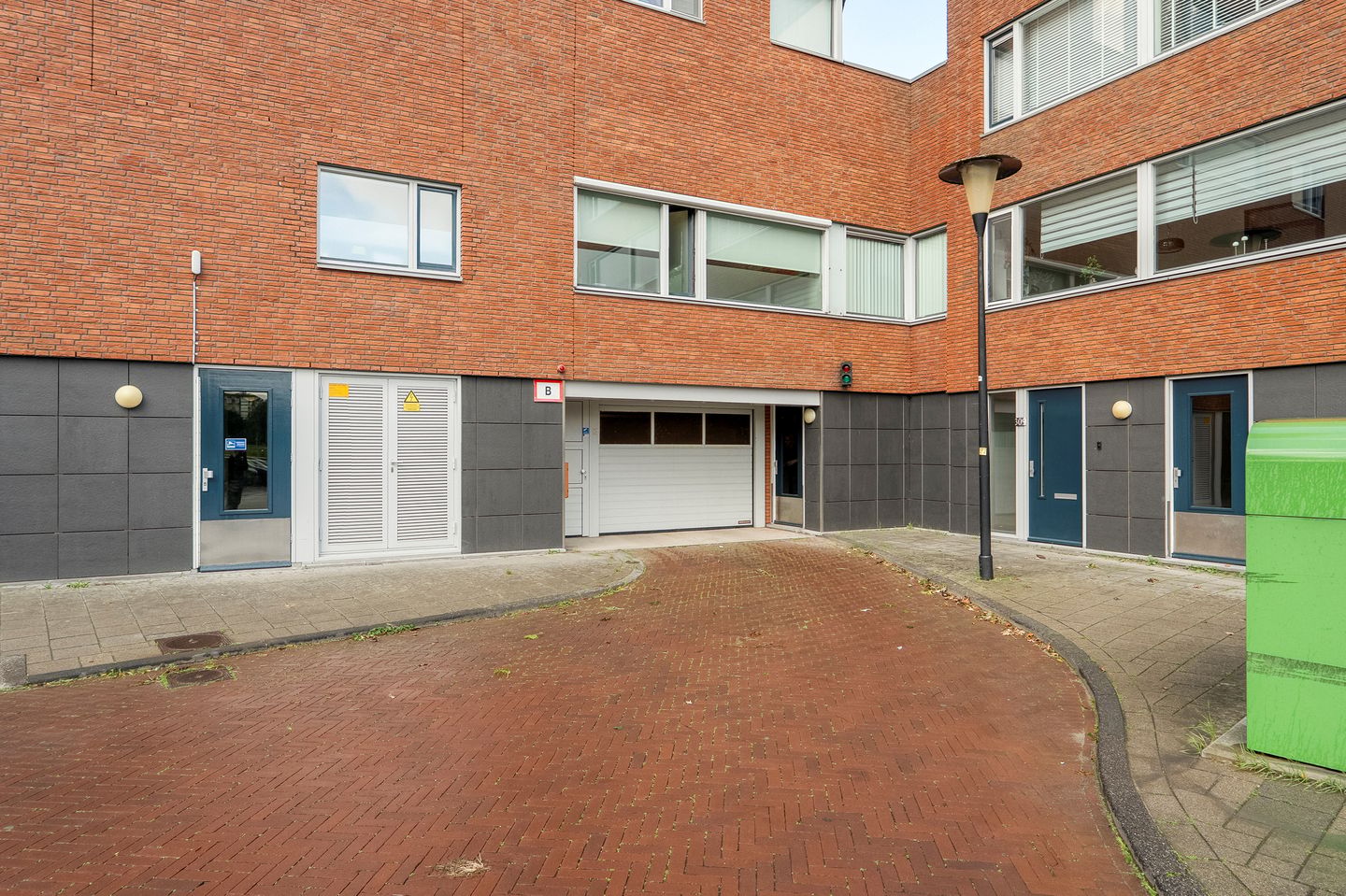 Photo 44 of Middeldijkerplein 294