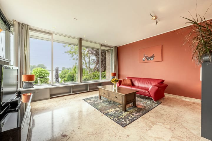 Vrijstaande woning te koop: Dorpsstraat 54A, Maasdam