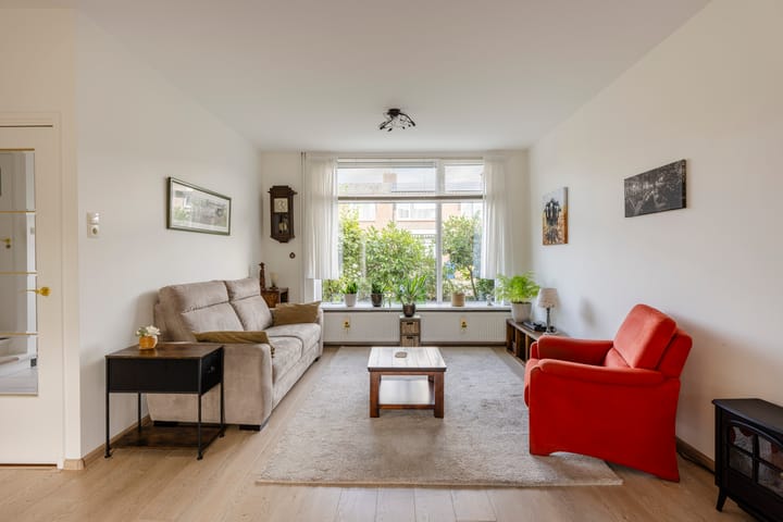 Tussenwoning te koop: Van der Marckstraat 7, Wassenaar