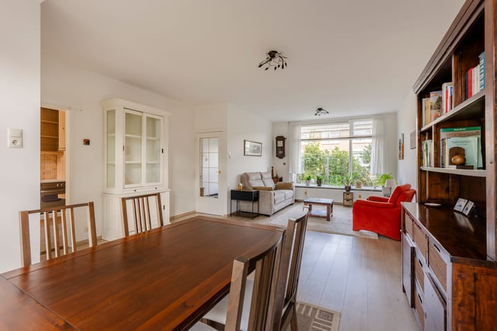 Tussenwoning te koop: Van der Marckstraat 7, Wassenaar